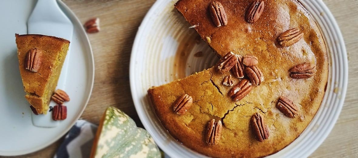 Pumpkin Pecan Cake with Maple Glaze
 &ndash; Gewürzhaus