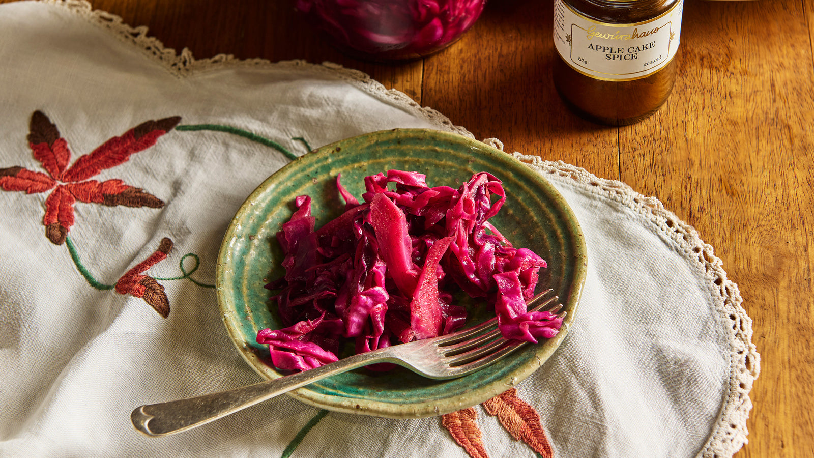 Quick Pickled, Crunchy Red Cabbage 