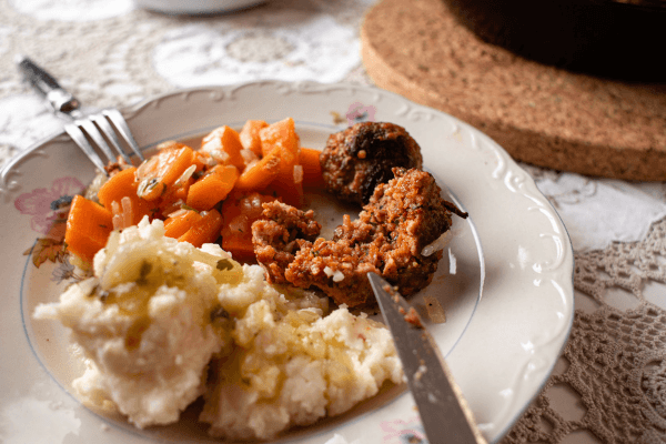 Mama's Classic German Meatballs with Mashed Potatoes and Carrots - Gewürzhaus