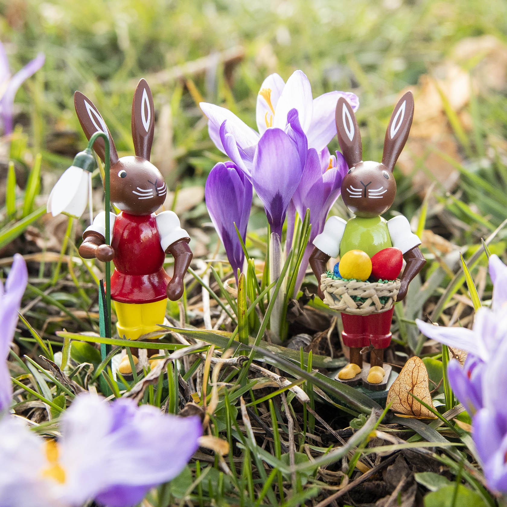 Gewürzhaus - Brown Rabbit with Basket of Eggs Figurine