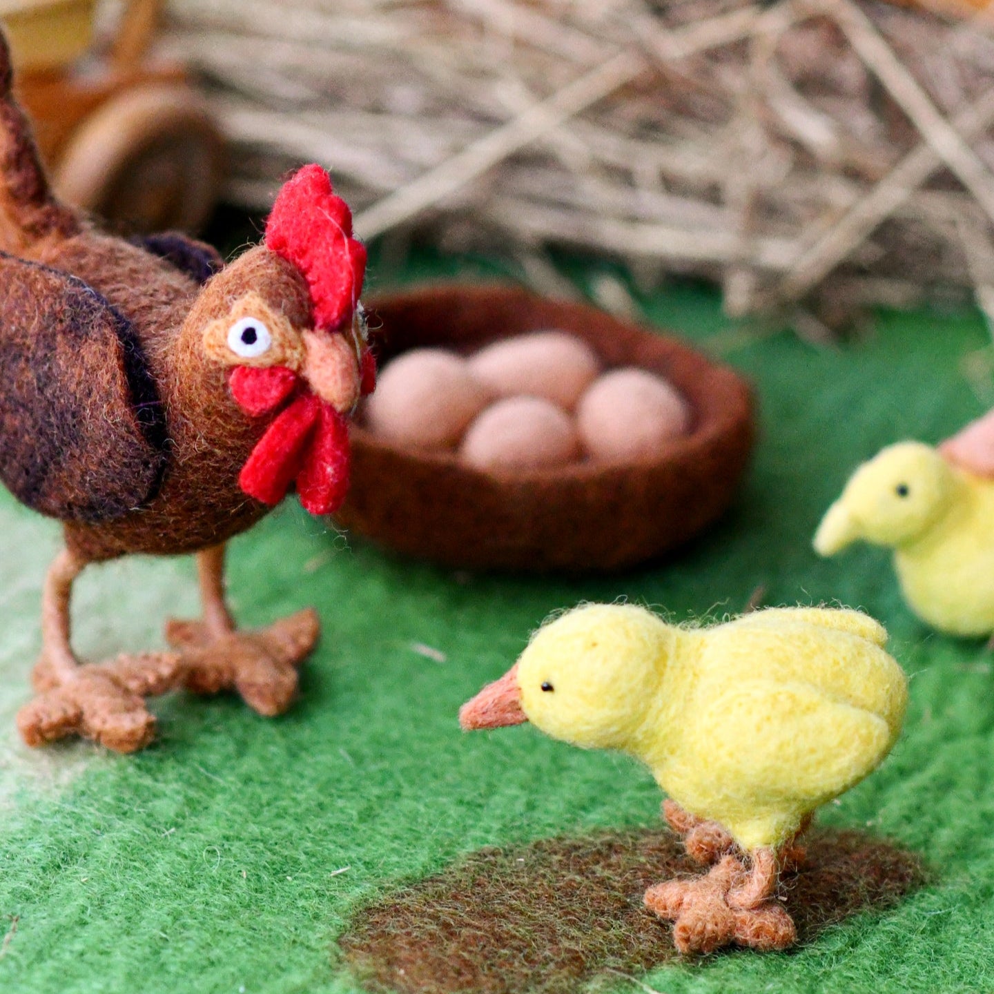 Gewürzhaus - Needle Felt Hen with Chicks and Eggs