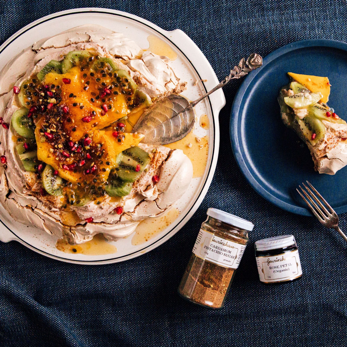 Gewürzhaus - Cardamom Pistachio Sugar - Cardamom Pistachio Pavlova with Rose Cream, Kiwifruit & Mango