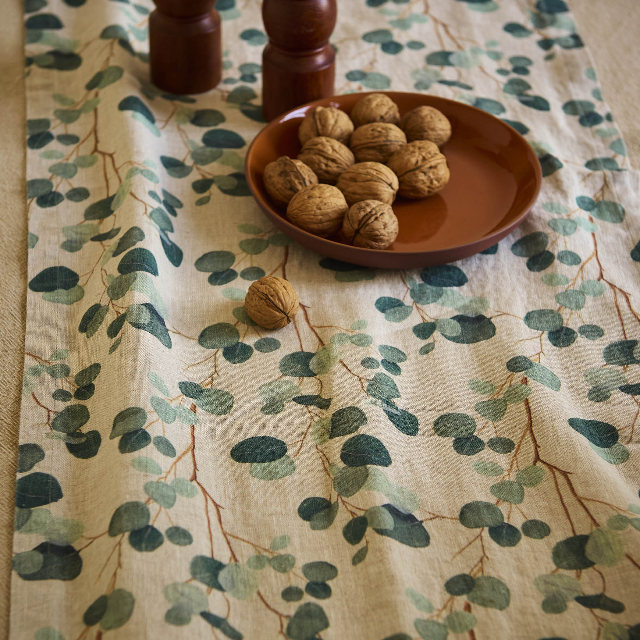 Gewürzhaus - Linen Table Runner Eucalyptus on Natural