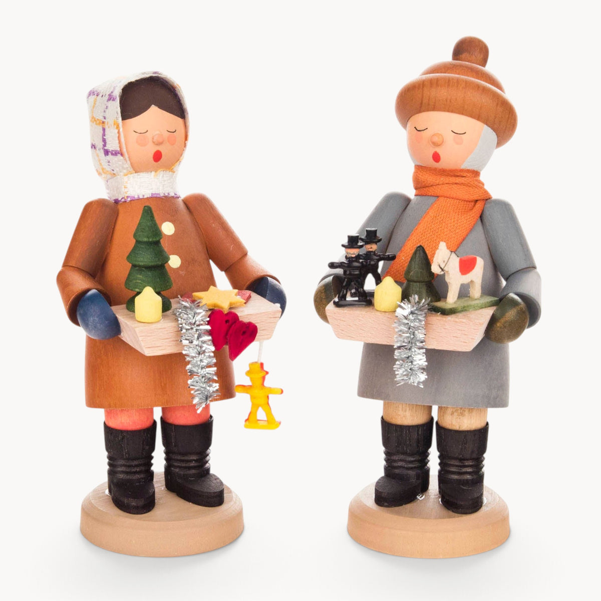 Gewürzhaus - Carol Singers Holding Christmas Decorations (2)
