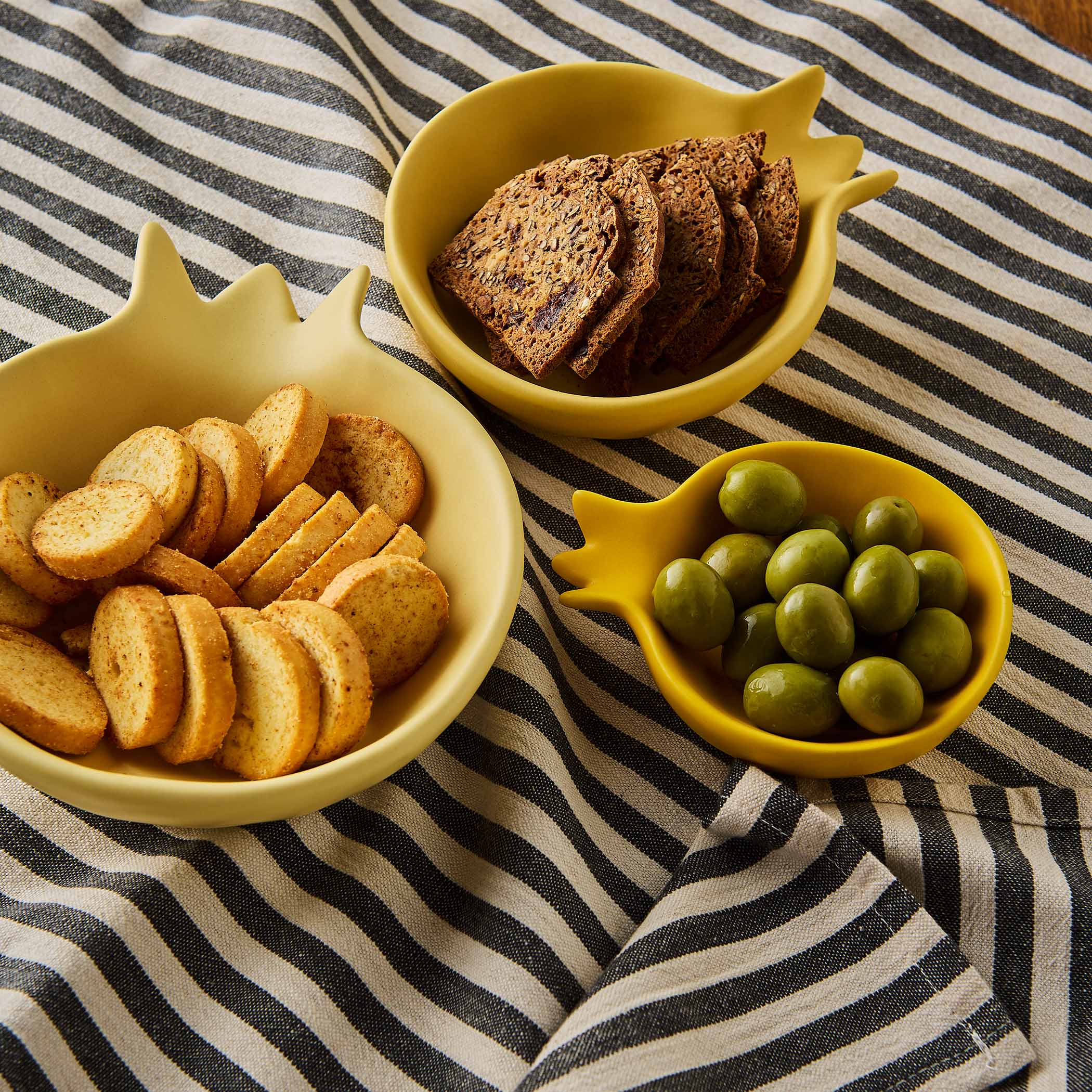 Gewürzhaus - Stacked Pomegranate Dishes Set of 3 Yellow